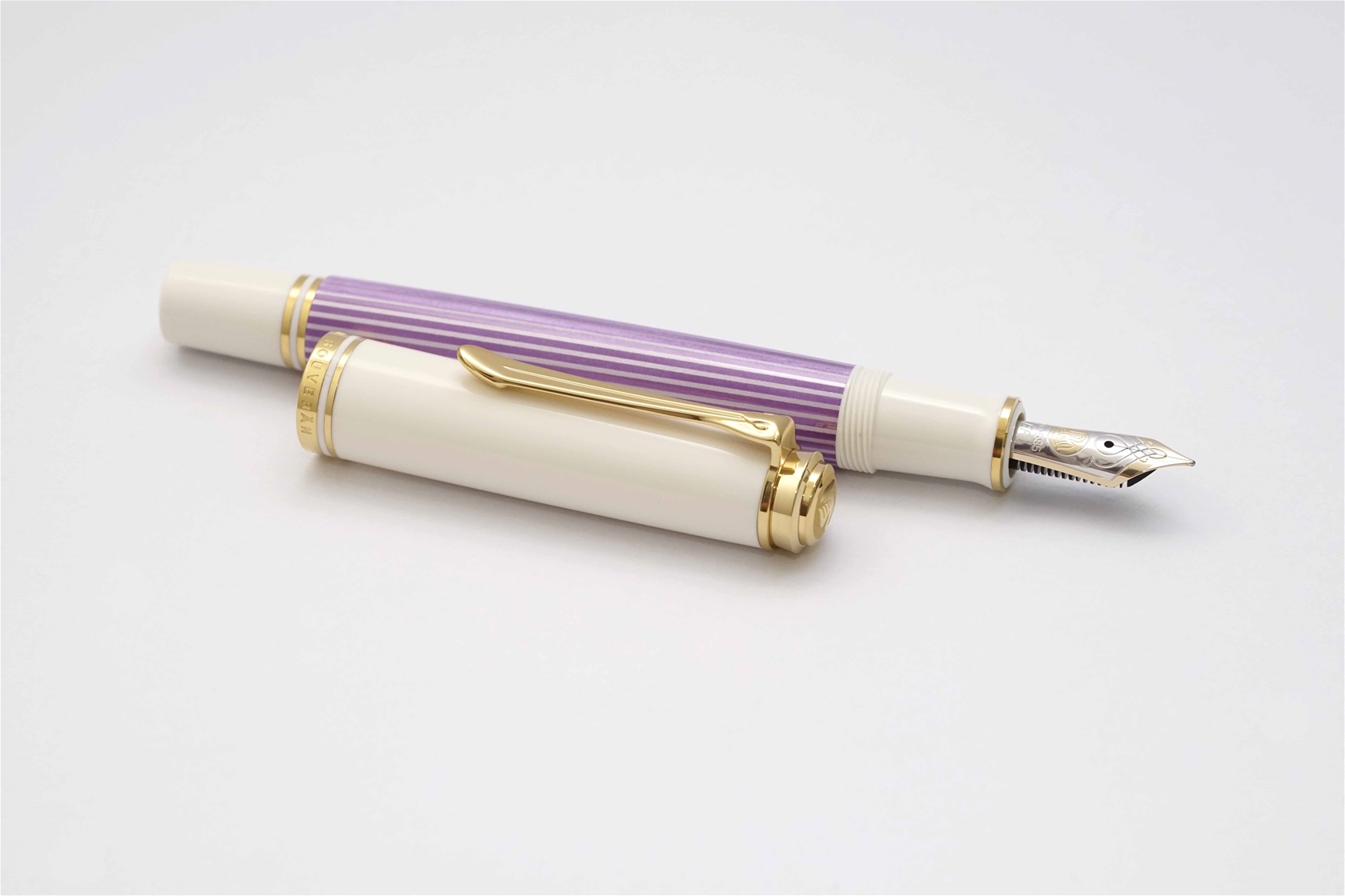 Bút máy Pelikan Souveran M600 Violet White Special Edition 14K EF