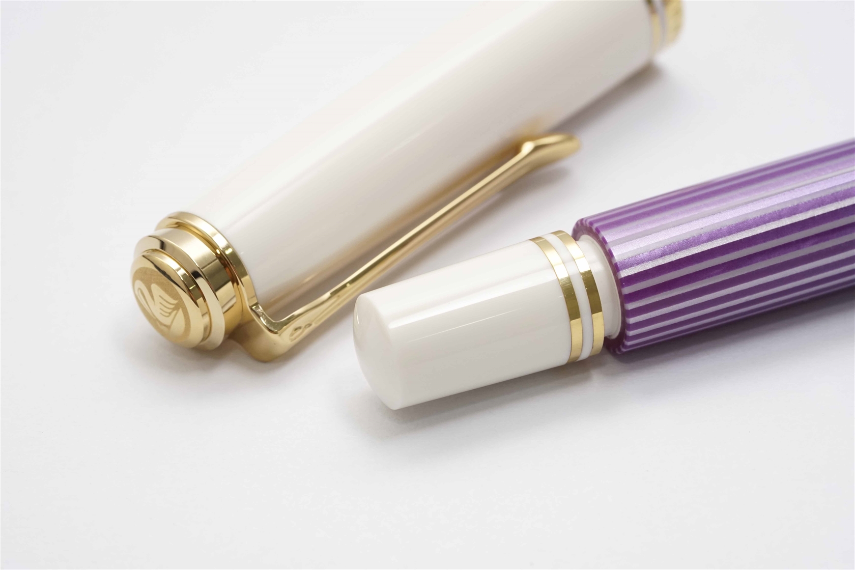 Bút máy Pelikan Souveran M600 Violet White Special Edition 14K EF