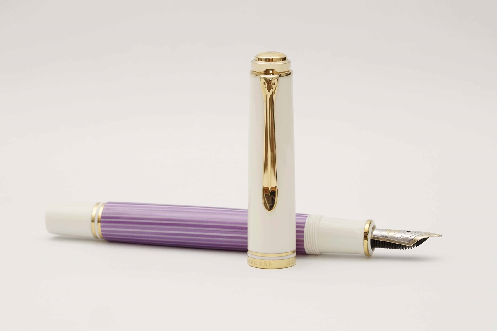 Bút máy Pelikan Souveran M600 Violet White Special Edition 14K F 