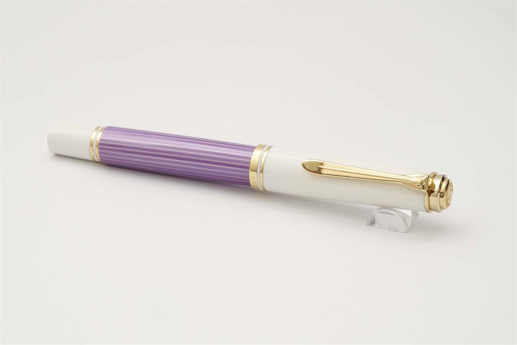 Bút máy Pelikan Souveran M600 Violet White Special Edition 14K F 