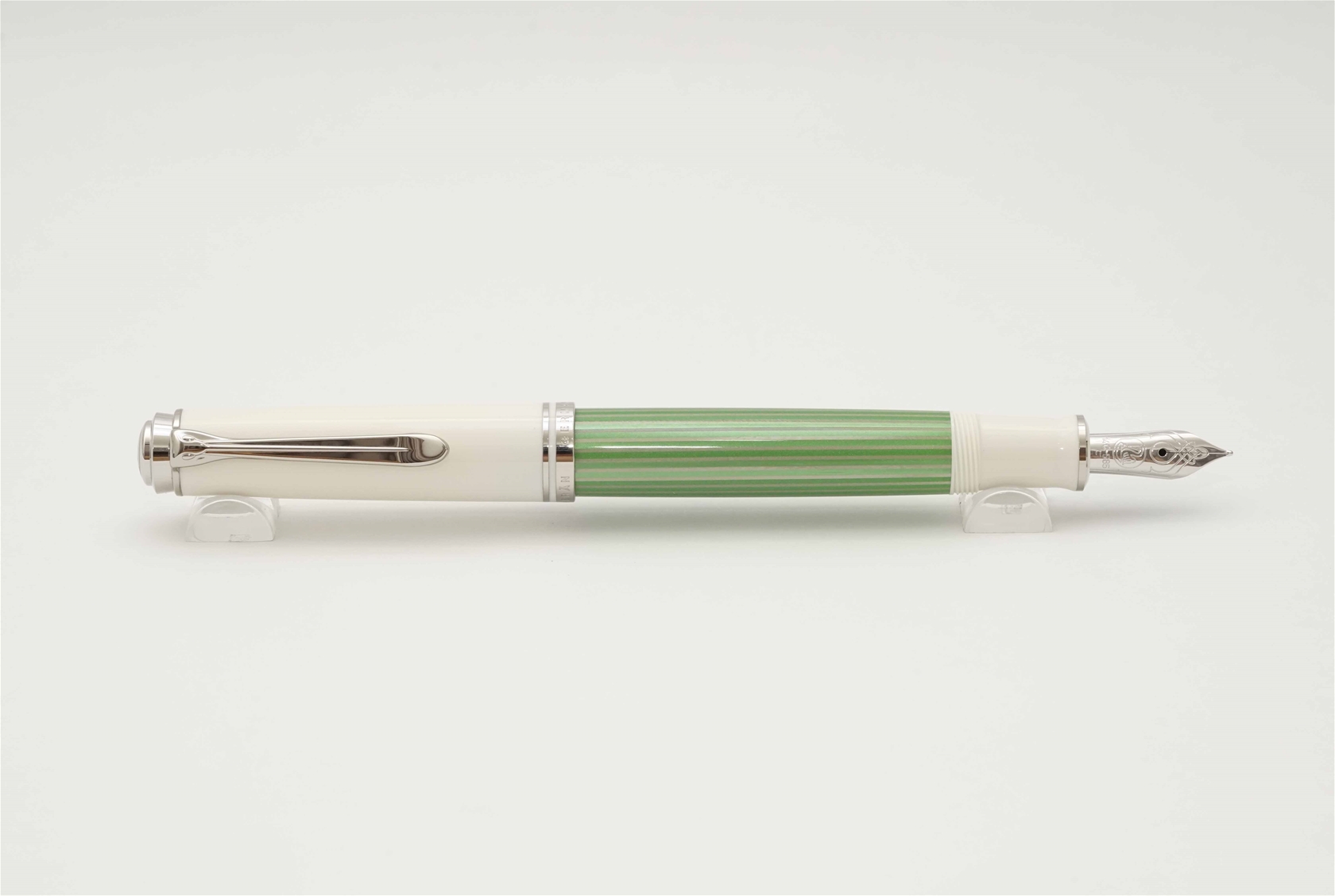 Bút máy Pelikan Souveran M605 Green White Special Edition 14K F