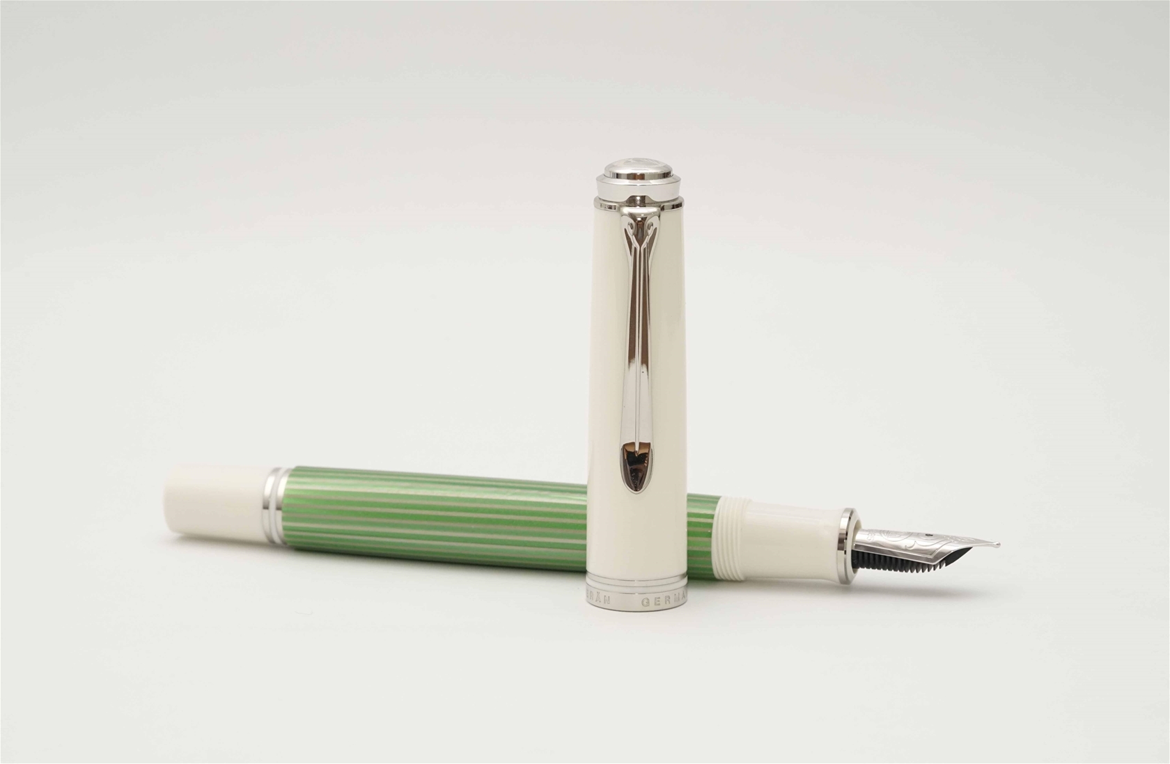 Bút máy Pelikan Souveran M605 Green White Special Edition 14K F