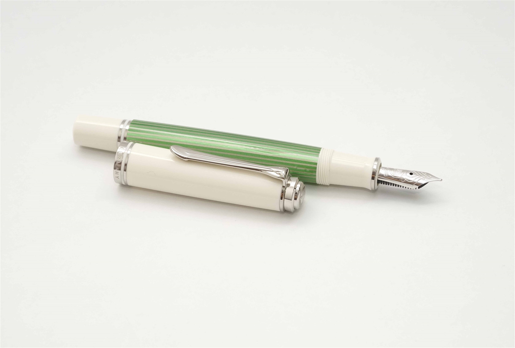 Bút máy Pelikan Souveran M605 Green White Special Edition 14K F