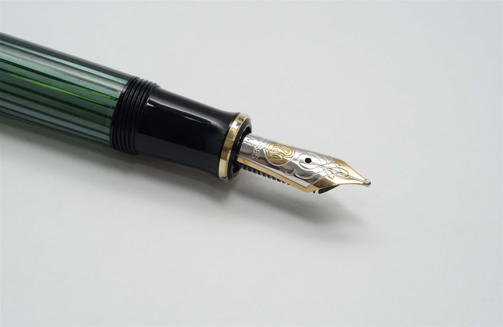 Bút máy Pelikan Souveran M650 Green Striped Vermeil 18K M 