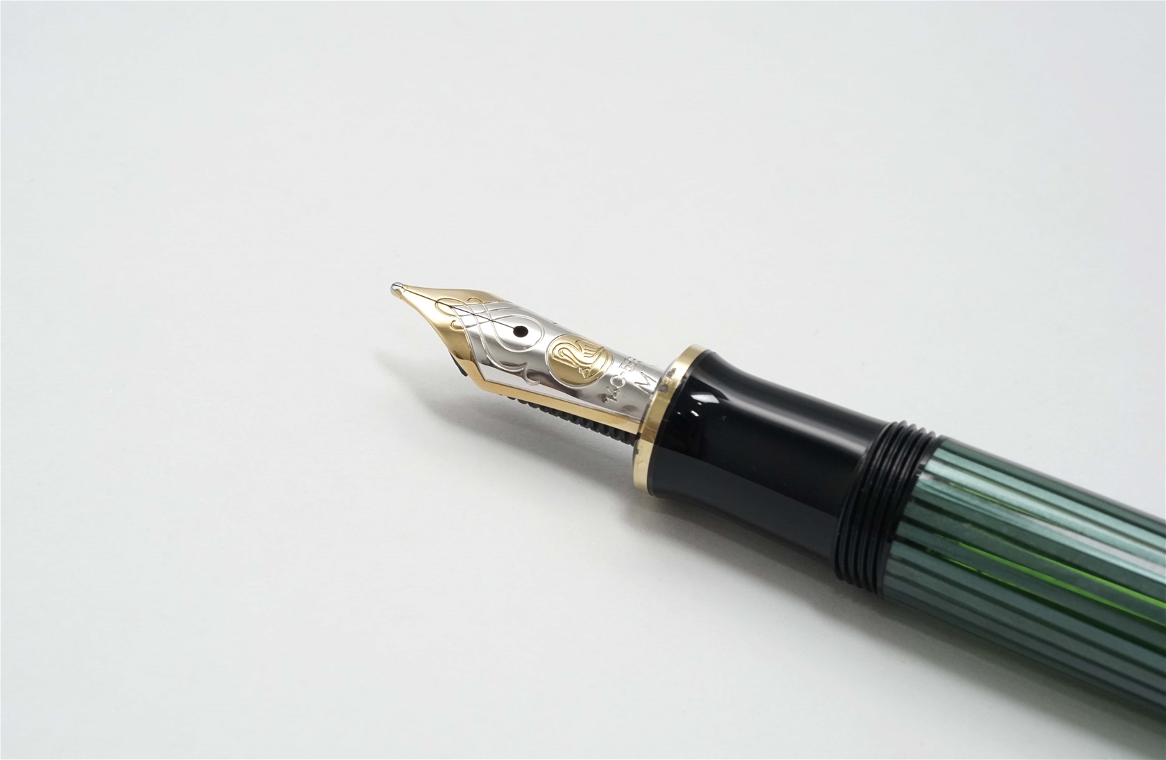 Bút máy Pelikan Souveran M650 Green Striped Vermeil 18K M 