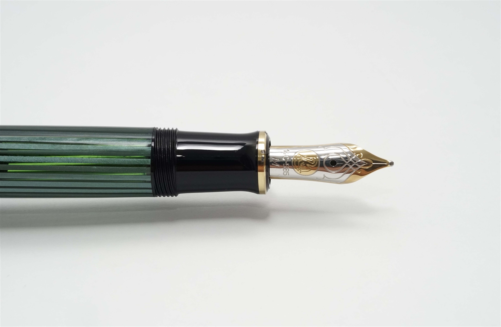 Bút máy Pelikan Souveran M650 Green Striped Vermeil 18K M 