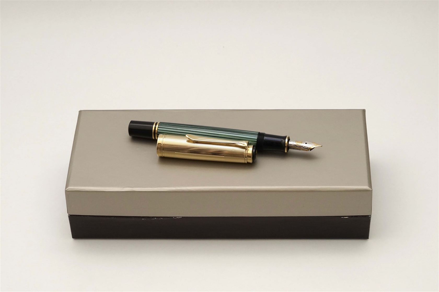 Bút máy Pelikan Souveran M650 Green Striped Vermeil 18K M 