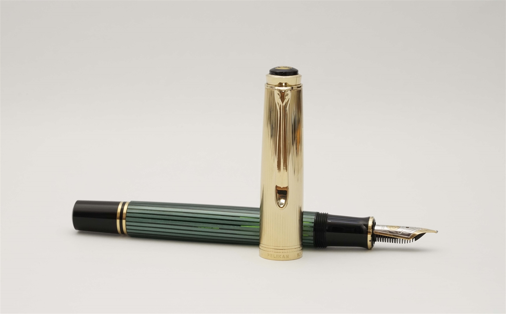 Bút máy Pelikan Souveran M650 Green Striped Vermeil 18K M 