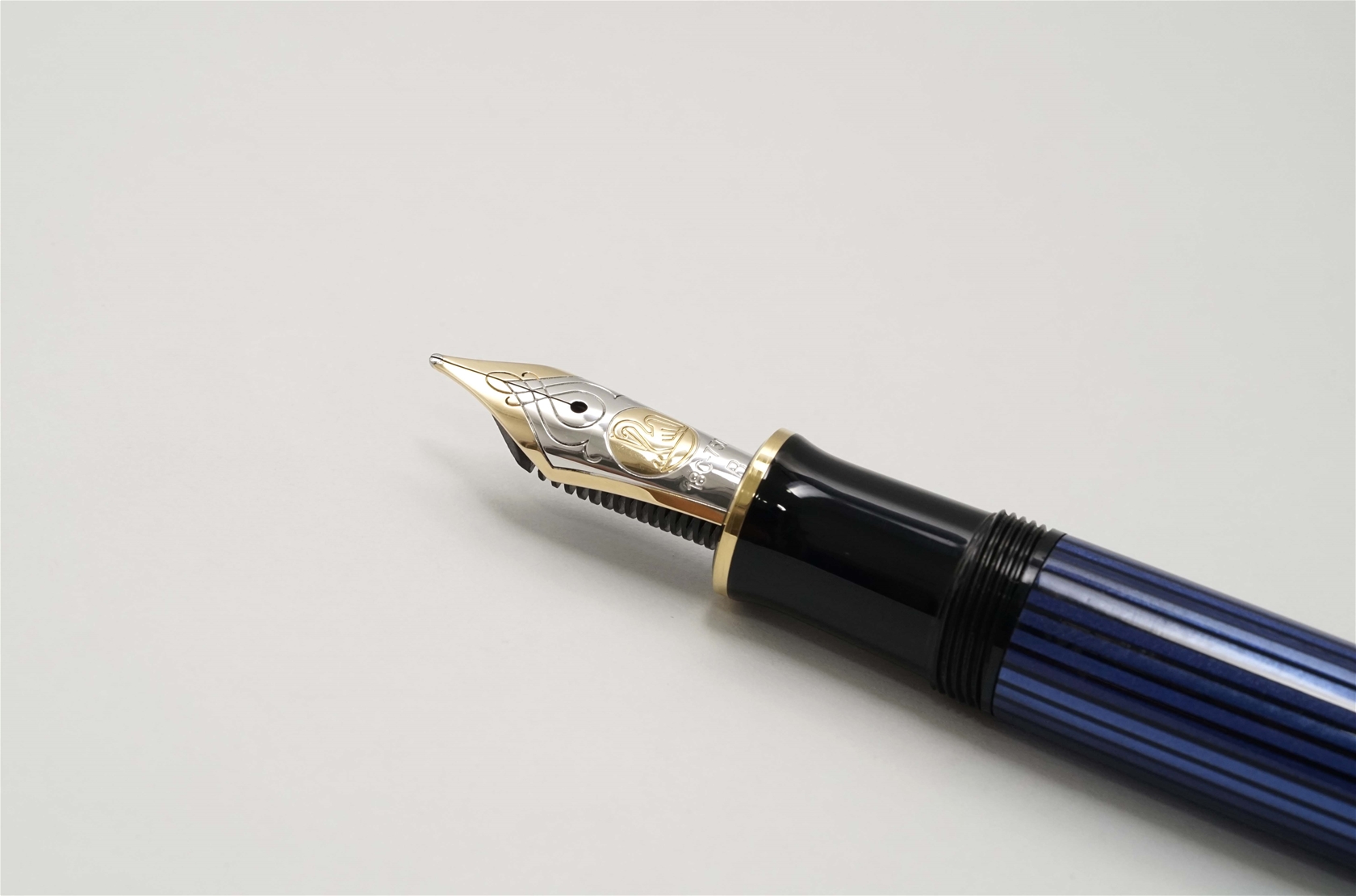 Bút máy Pelikan Souveran M800 Blue Stripe 18K B