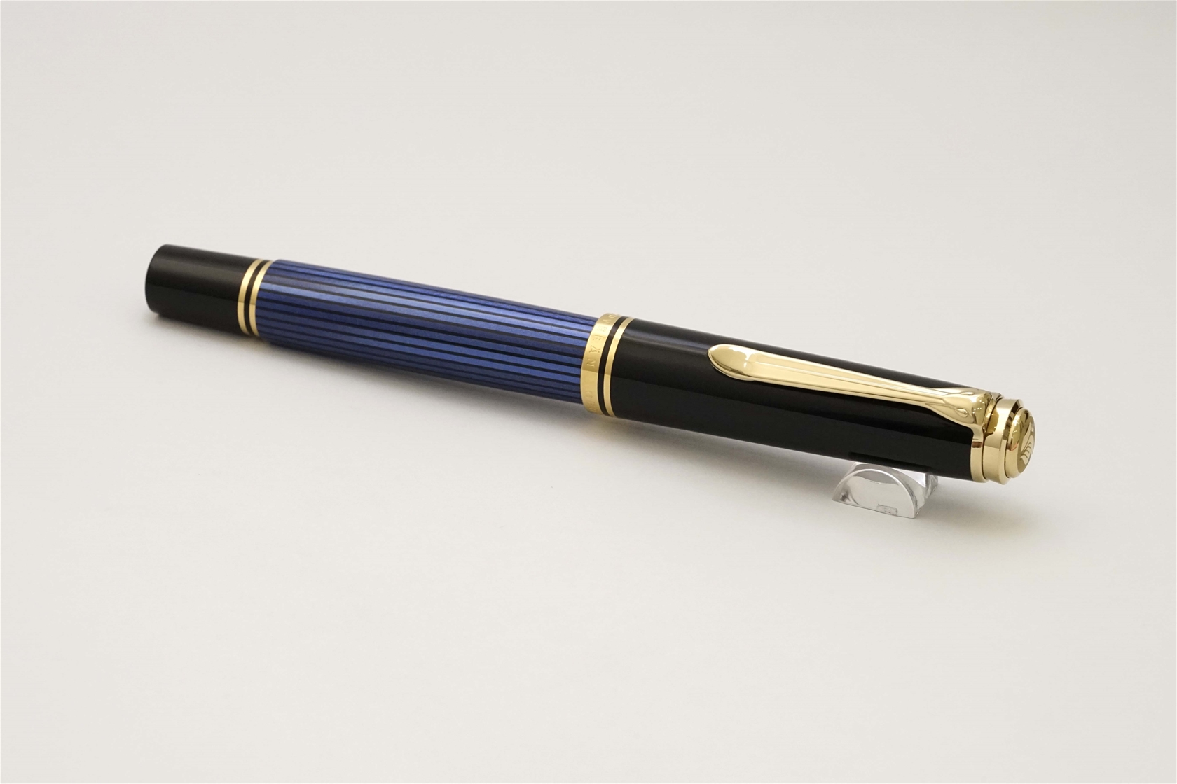 Bút máy Pelikan Souveran M800 Blue Stripe 18K B