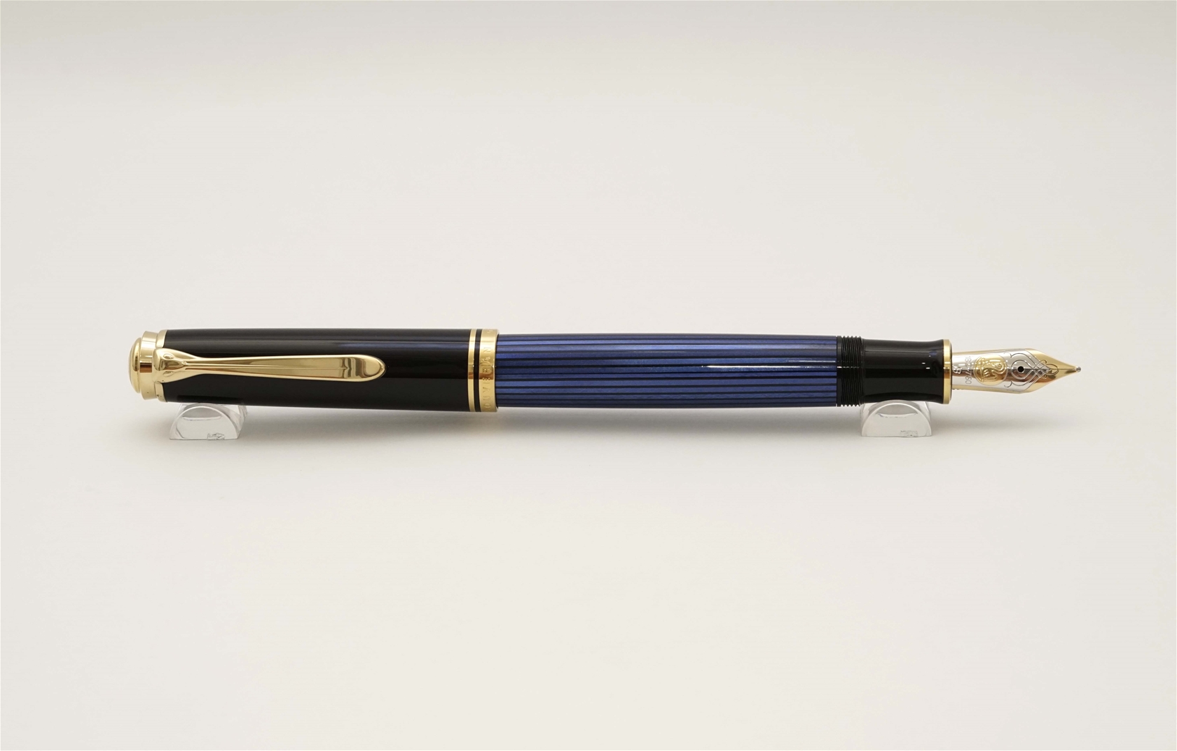 Bút máy Pelikan Souveran M800 Blue Stripe 18K B