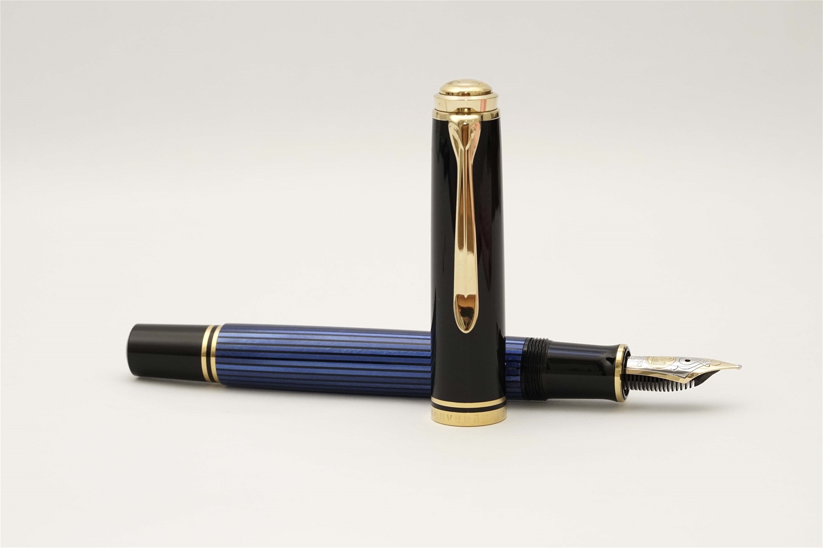 Bút máy Pelikan Souveran M800 Blue Stripe 18K B