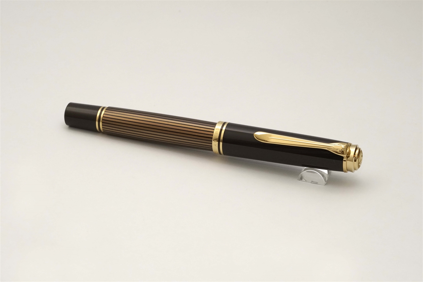 Bút máy Pelikan Souveran M800 Brown & Black 18K M