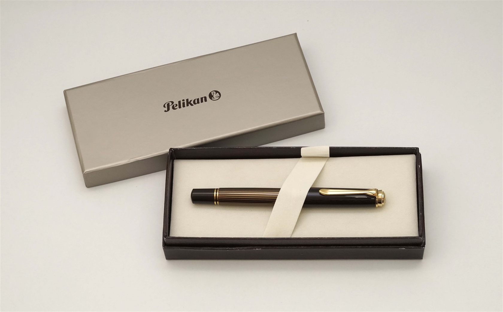 Bút máy Pelikan Souveran M800 Brown & Black 18K M