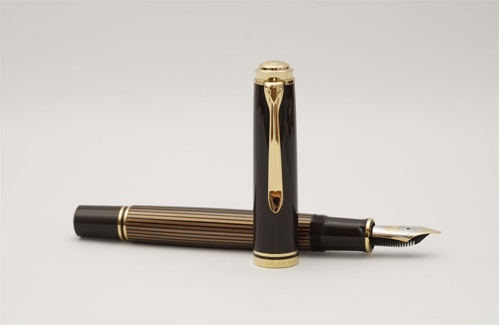 Bút máy Pelikan Souveran M800 Brown & Black 18K M