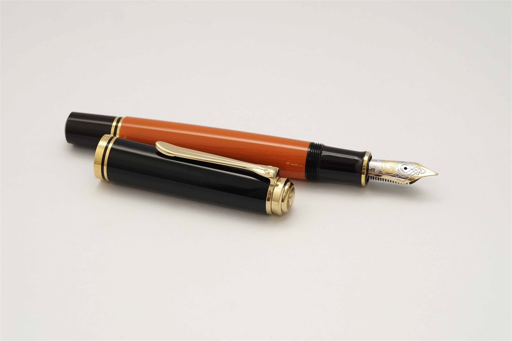 Bút máy Pelikan Souveran M800 Burnt Orange 18K B