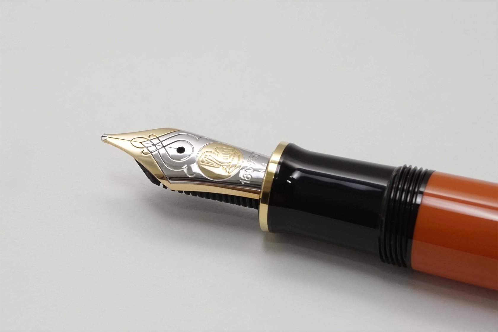 Bút máy Pelikan Souveran M800 Burnt Orange 18K M 