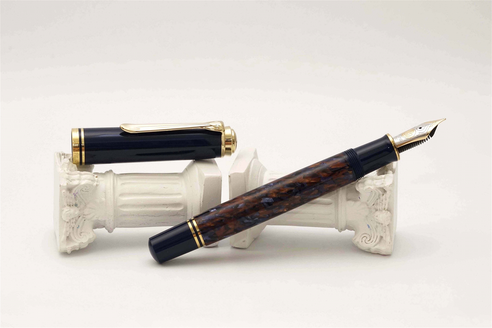 Bút máy Pelikan Souveran M800 Stone Garden Special Edition 18K EF