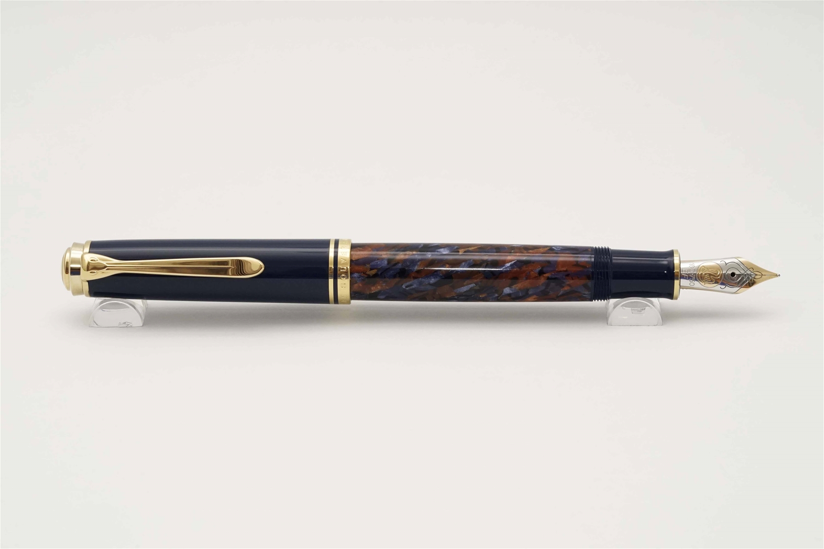 Bút máy Pelikan Souveran M800 Stone Garden Special Edition 18K EF