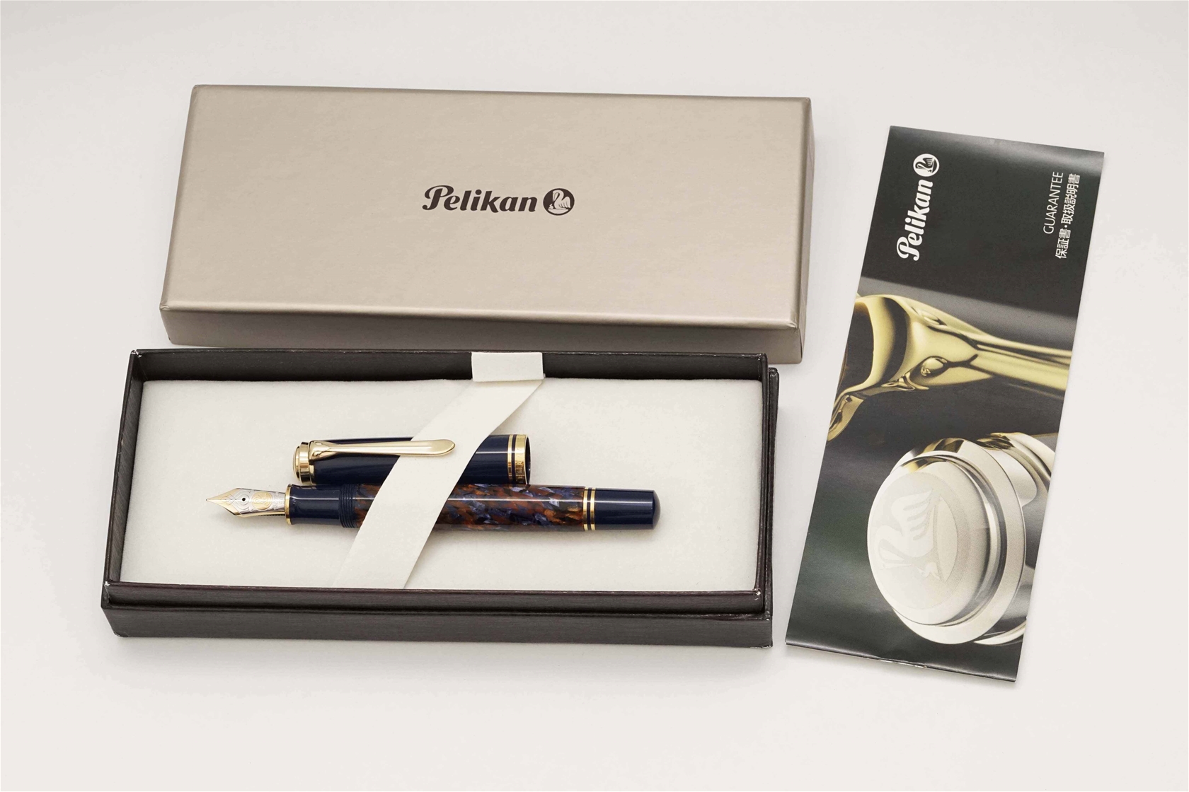 Bút máy Pelikan Souveran M800 Stone Garden Special Edition 18K EF