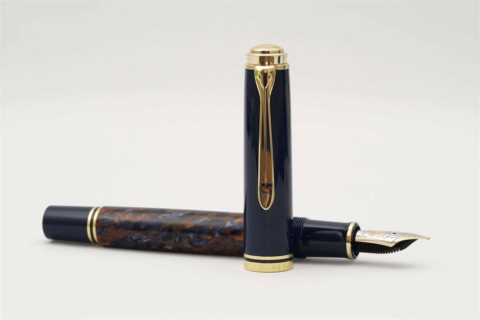 Bút máy Pelikan Souveran M800 Stone Garden Special Edition 18K EF