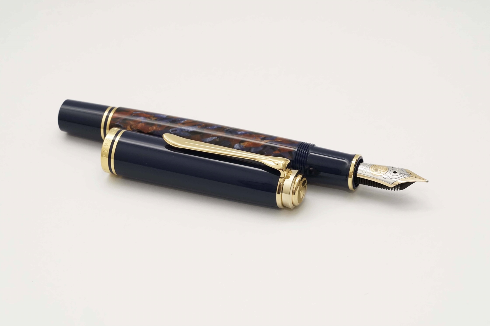 Bút máy Pelikan Souveran M800 Stone Garden Special Edition 18K EF