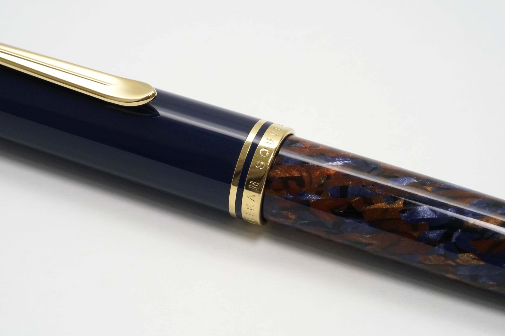 Bút máy Pelikan Souveran M800 Stone Garden Special Edition 18K EF