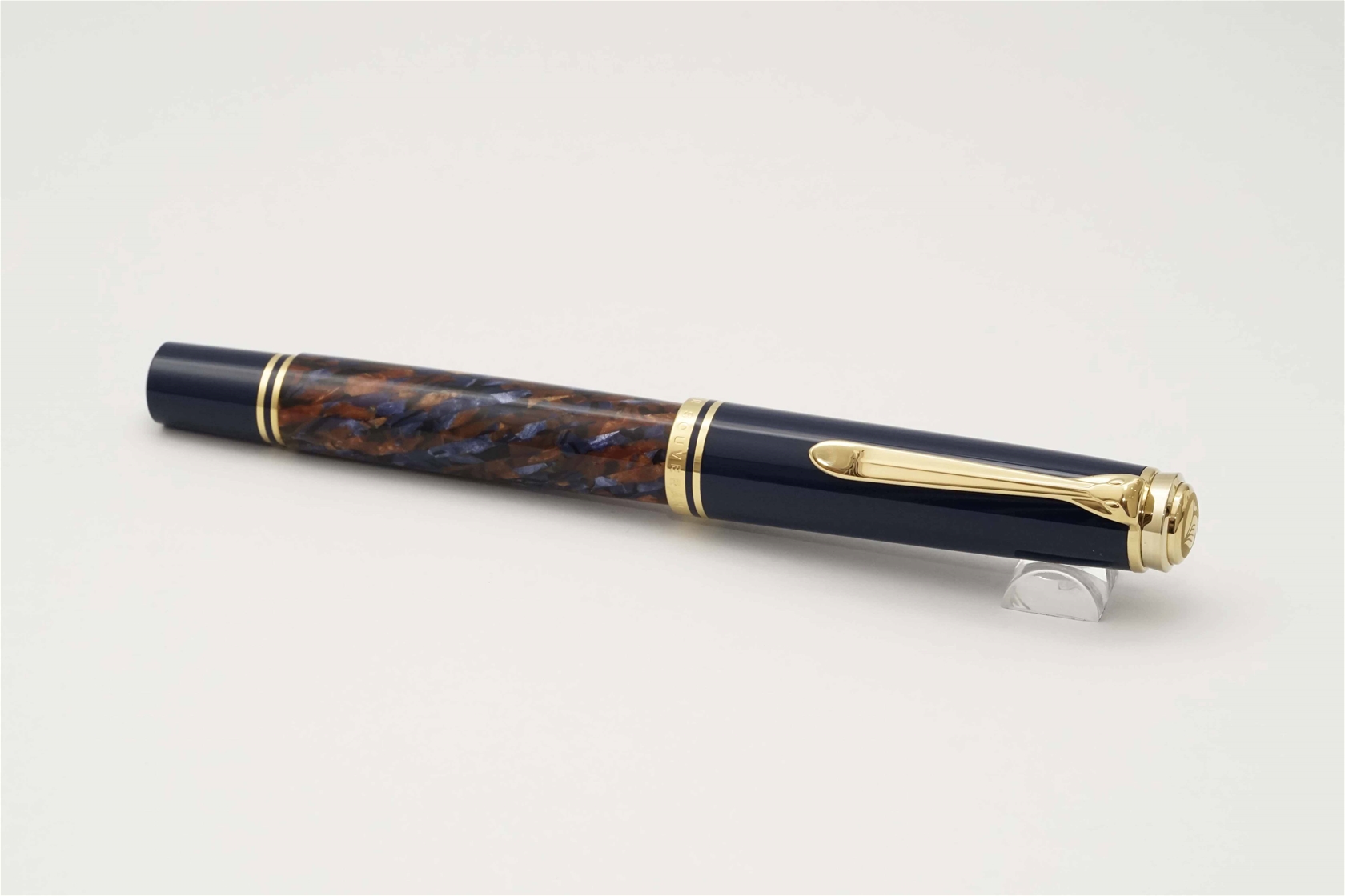 Bút máy Pelikan Souveran M800 Stone Garden Special Edition 18K EF