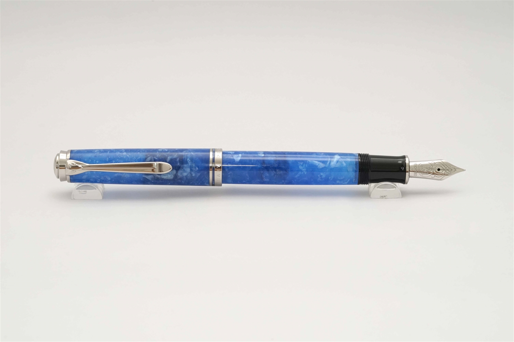 Bút máy Pelikan Souveran M805 Vibrant Blue Special Edition 18K F