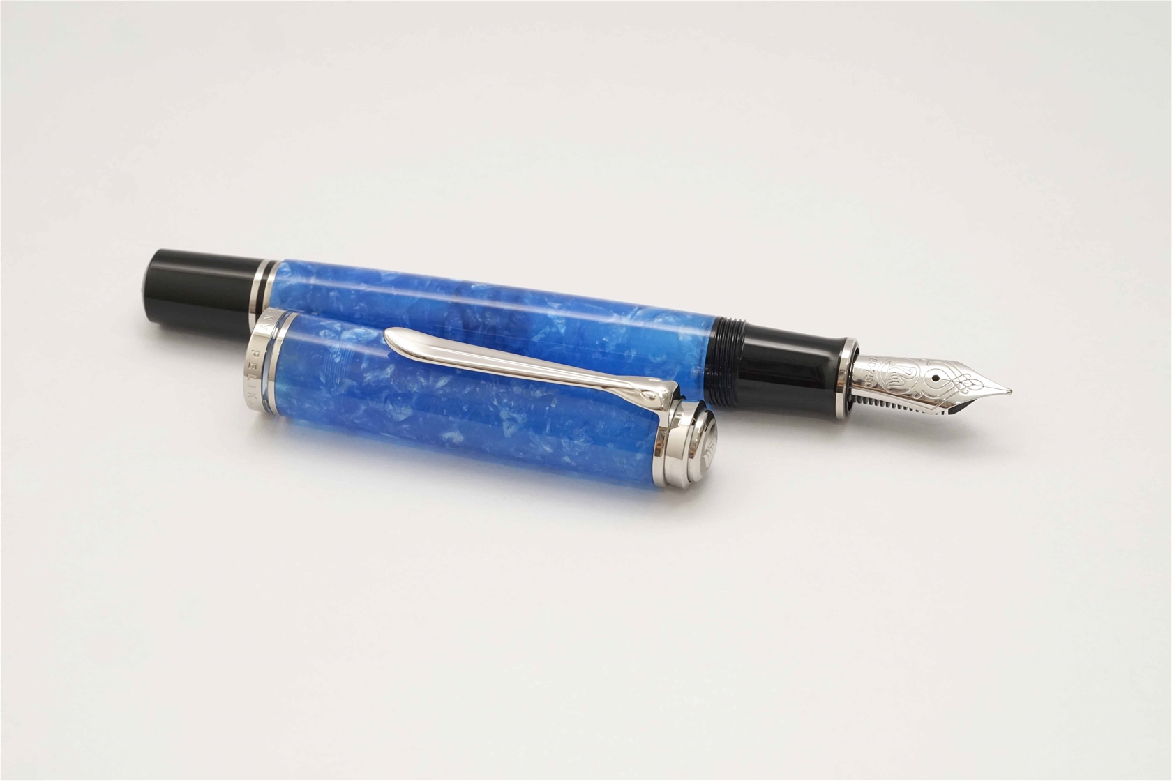 Bút máy Pelikan Souveran M805 Vibrant Blue Special Edition 18K F