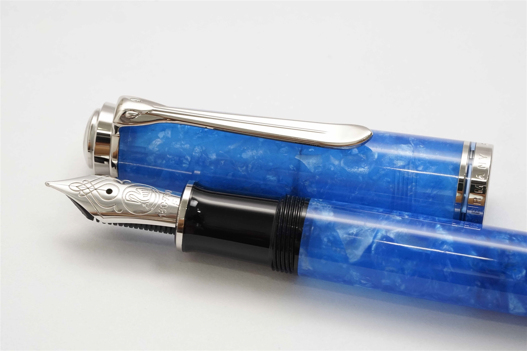 Bút máy Pelikan Souveran M805 Vibrant Blue Special Edition 18K F