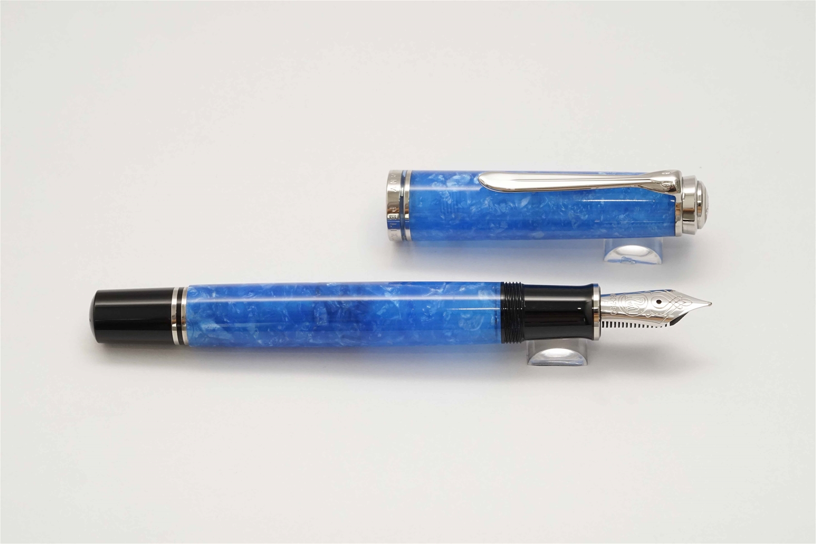 Bút máy Pelikan Souveran M805 Vibrant Blue Special Edition 18K F