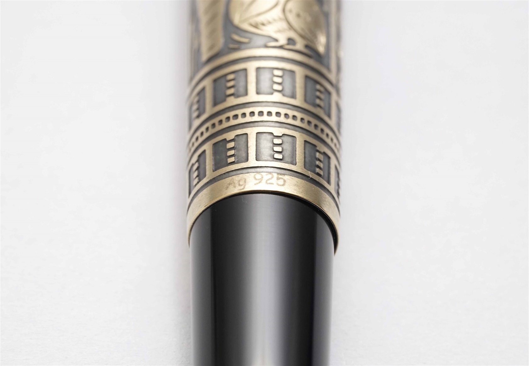 Bút máy Pelikan Toledo M700 18K F