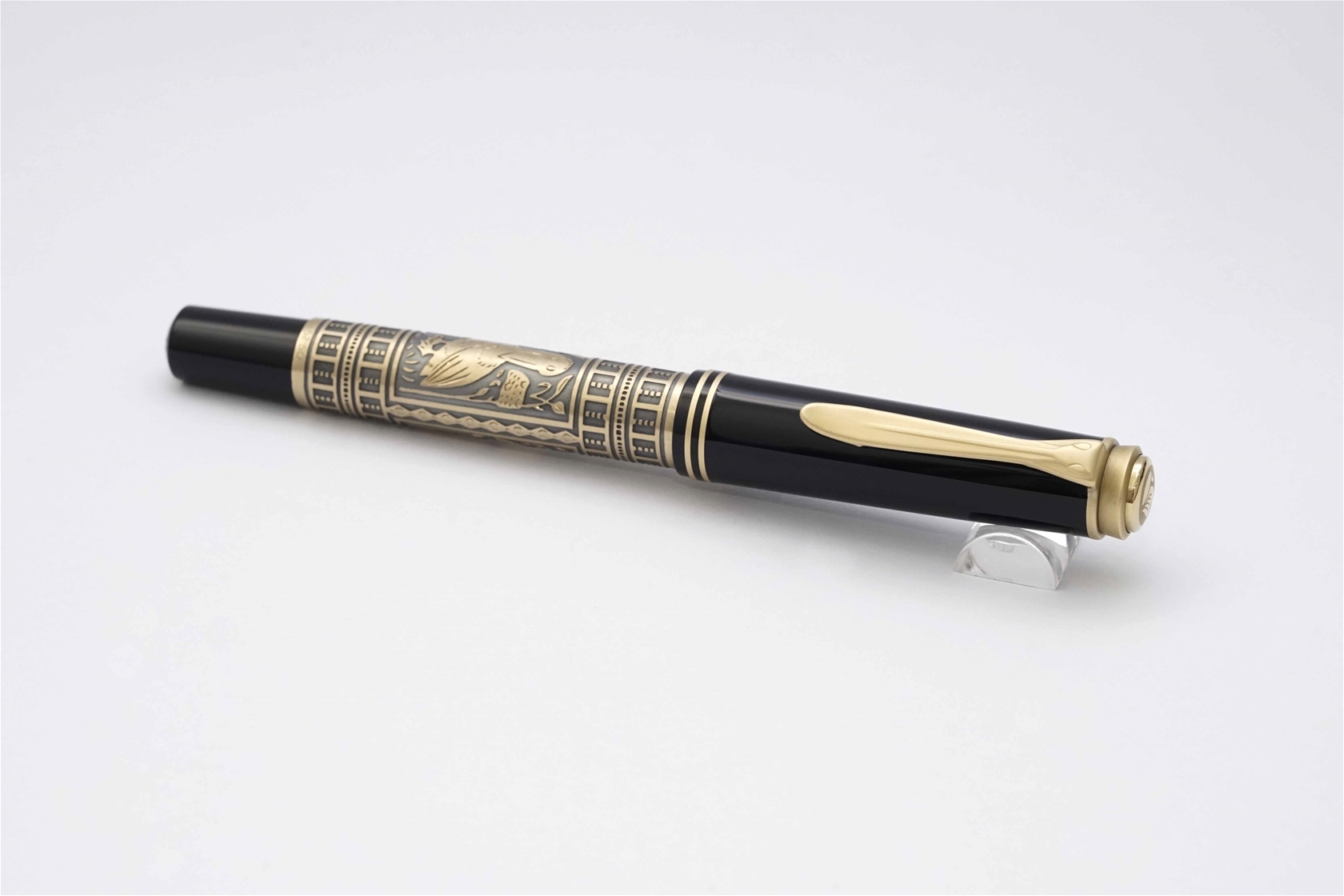 Bút máy Pelikan Toledo M700 18K F