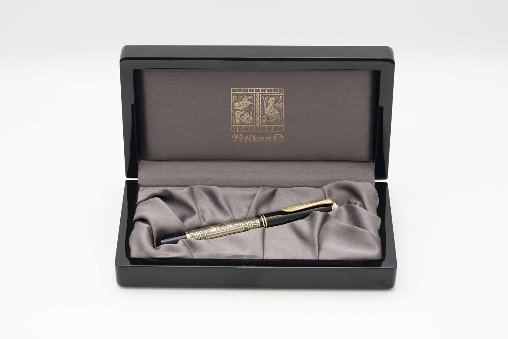 Bút máy Pelikan Toledo M700 18K F