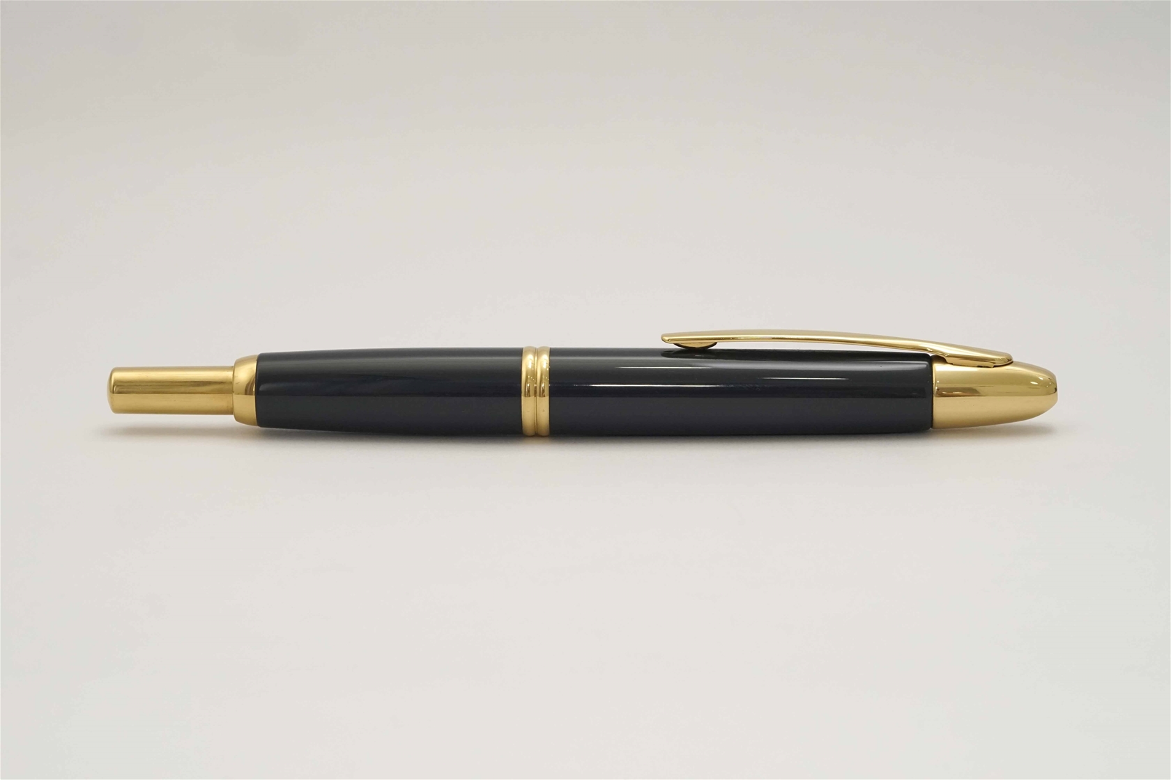 Bút máy Pilot Capless Grey Gold 18K M