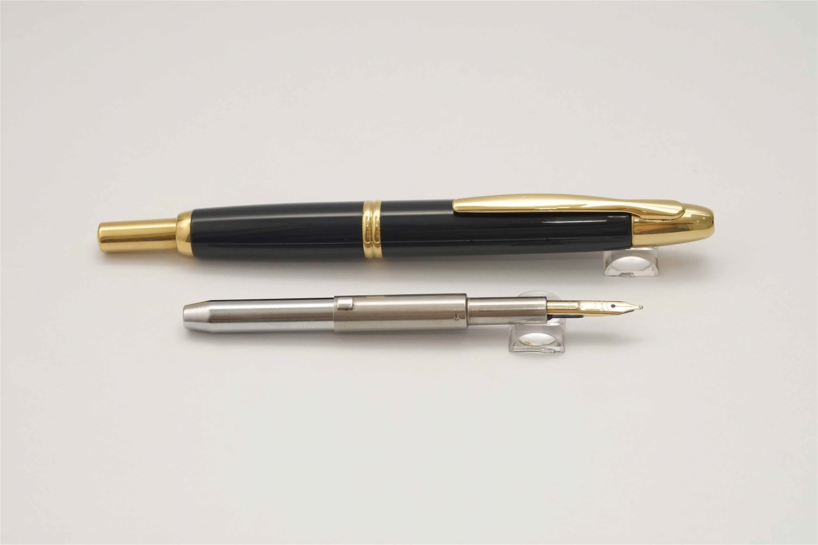 Bút máy Pilot Capless Grey Gold 18K M