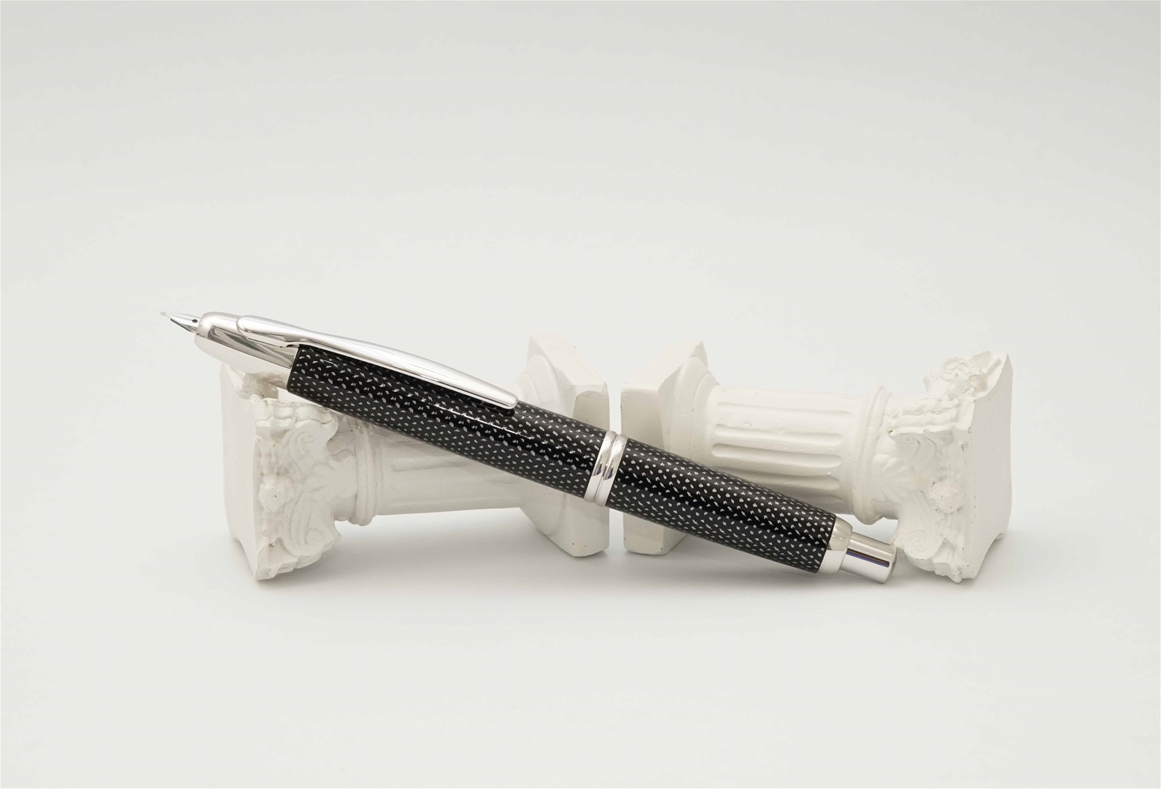 Pilot Vanishing Point Fountain Pen - Black Carbonesque - Rhodium