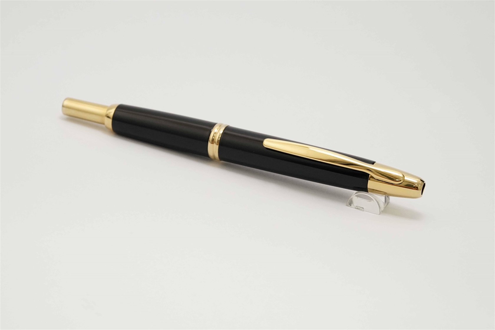 Bút máy Pilot Capless Vanishing Point Black Lacquer 18K F