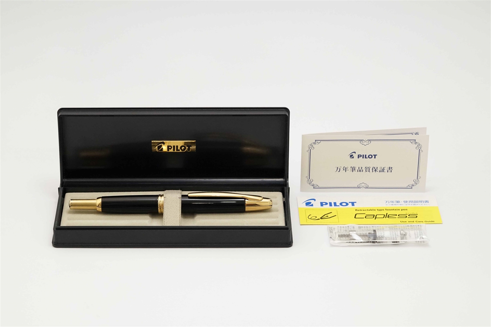 Bút máy Pilot Capless Vanishing Point Black Lacquer 18K F