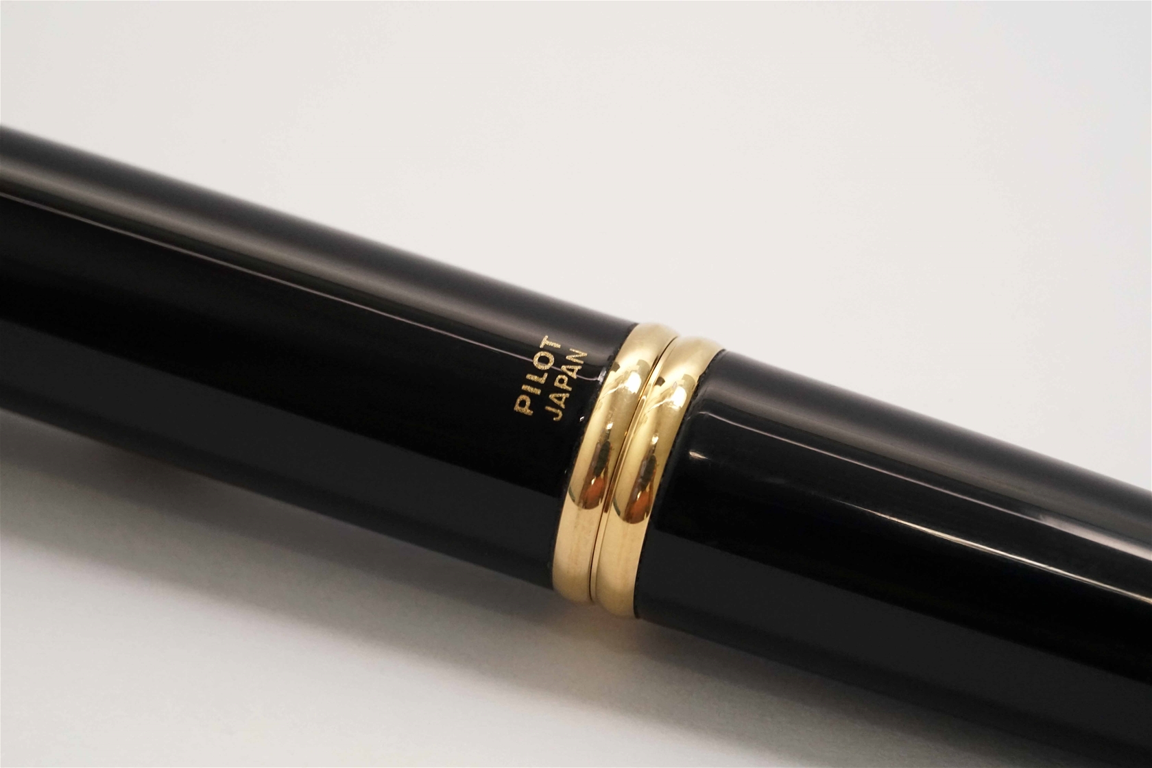 Bút máy Pilot Capless Vanishing Point Black Lacquer 18K F