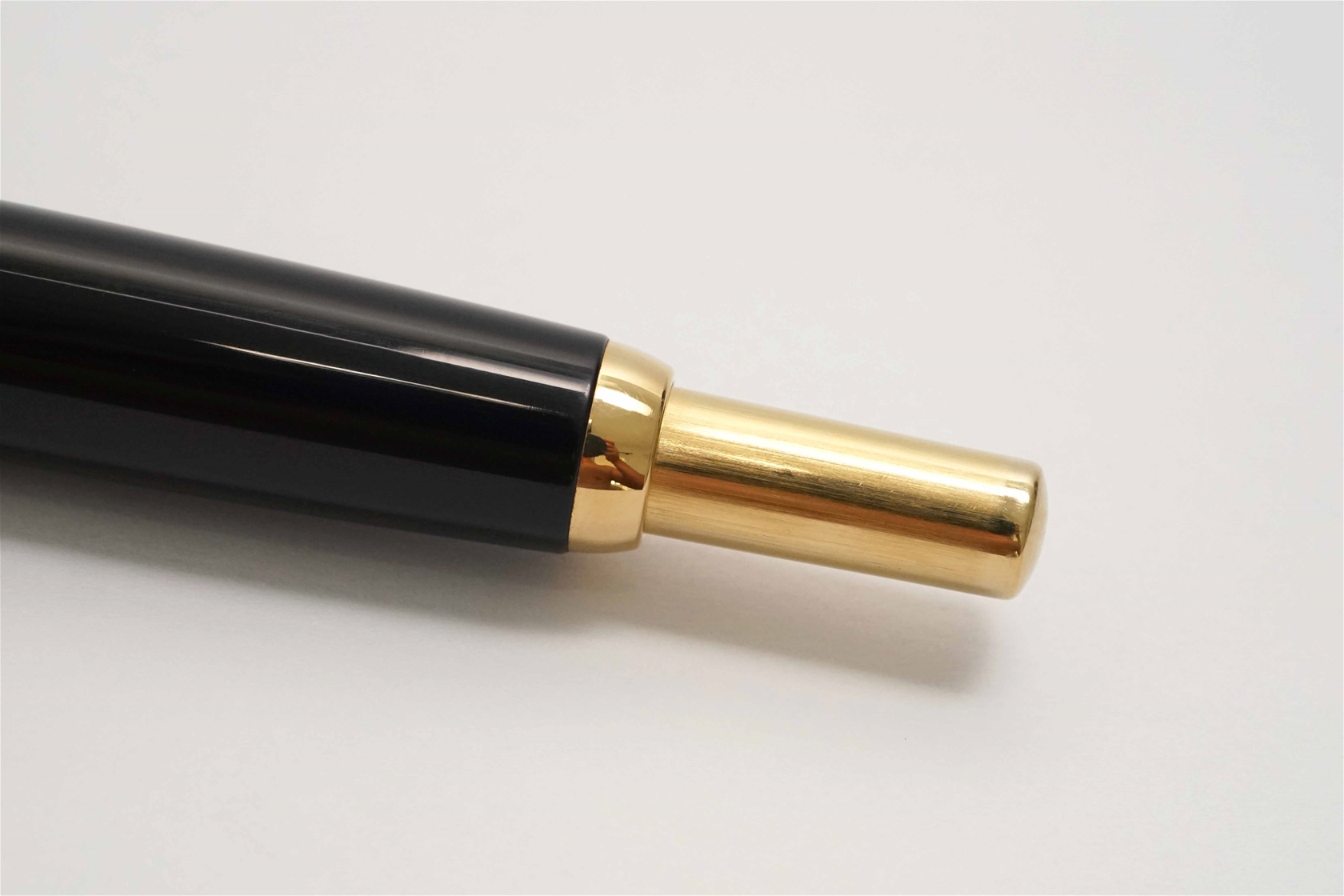 Bút máy Pilot Capless Vanishing Point Black Lacquer 18K F