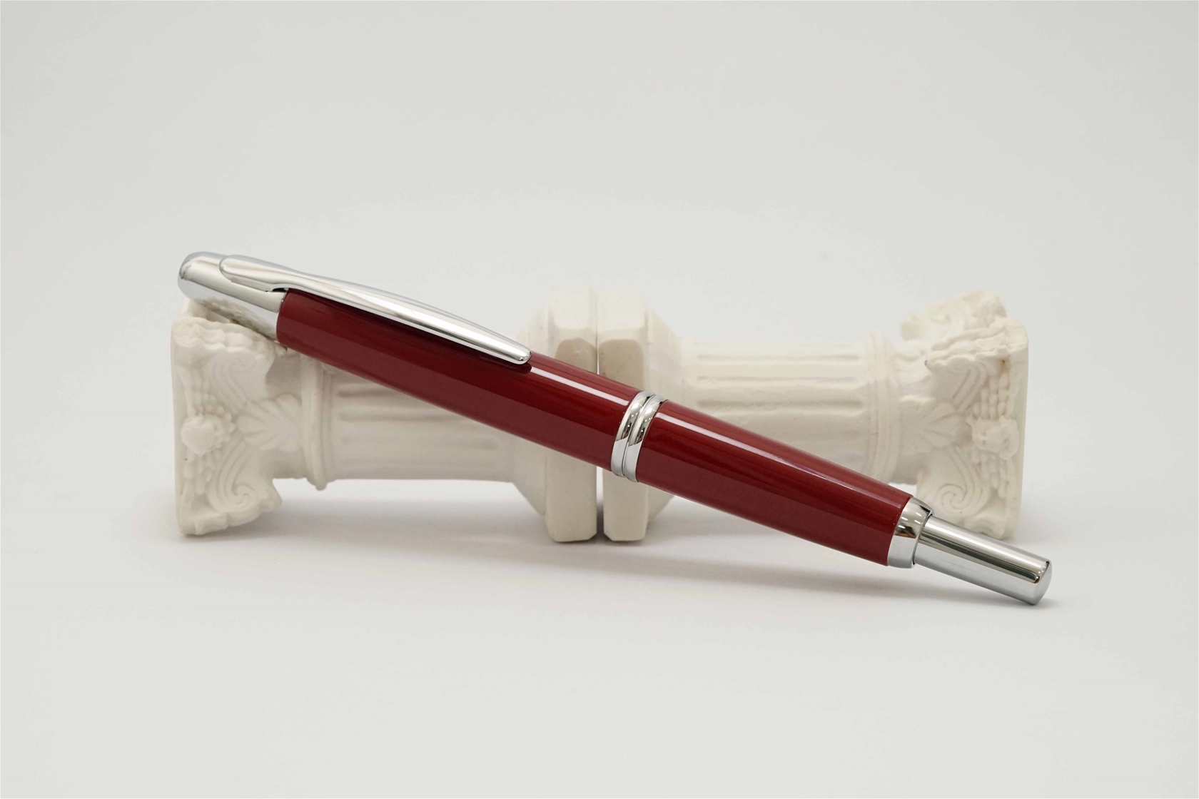 Bút máy Pilot Capless Vanishing Point Deep Red Steel F