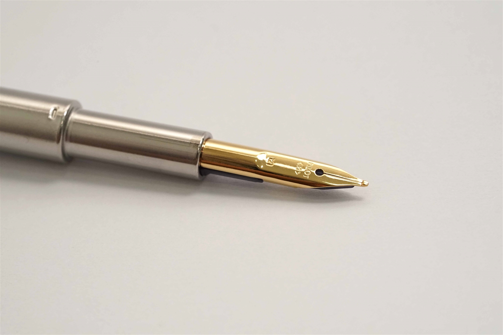 Bút máy Pilot Capless Vanishing Point Deep Red Steel F