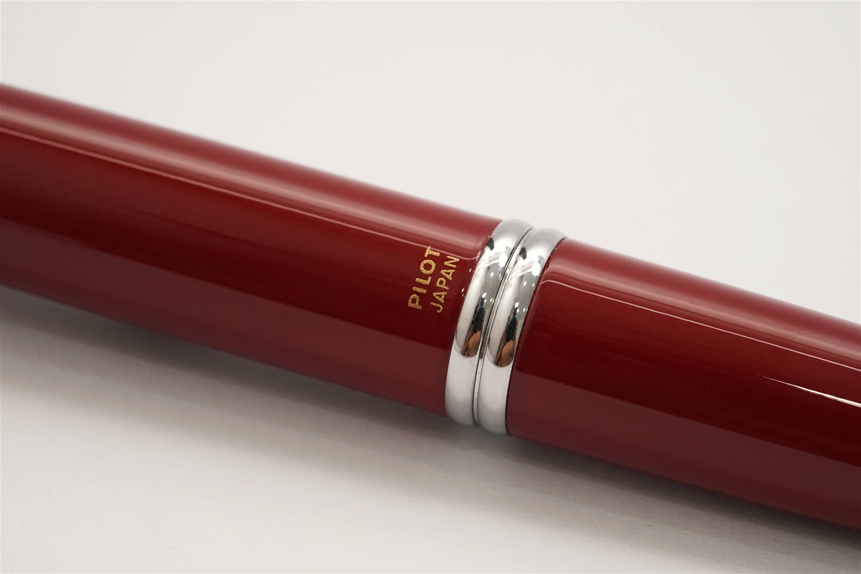 Bút máy Pilot Capless Vanishing Point Deep Red Steel F