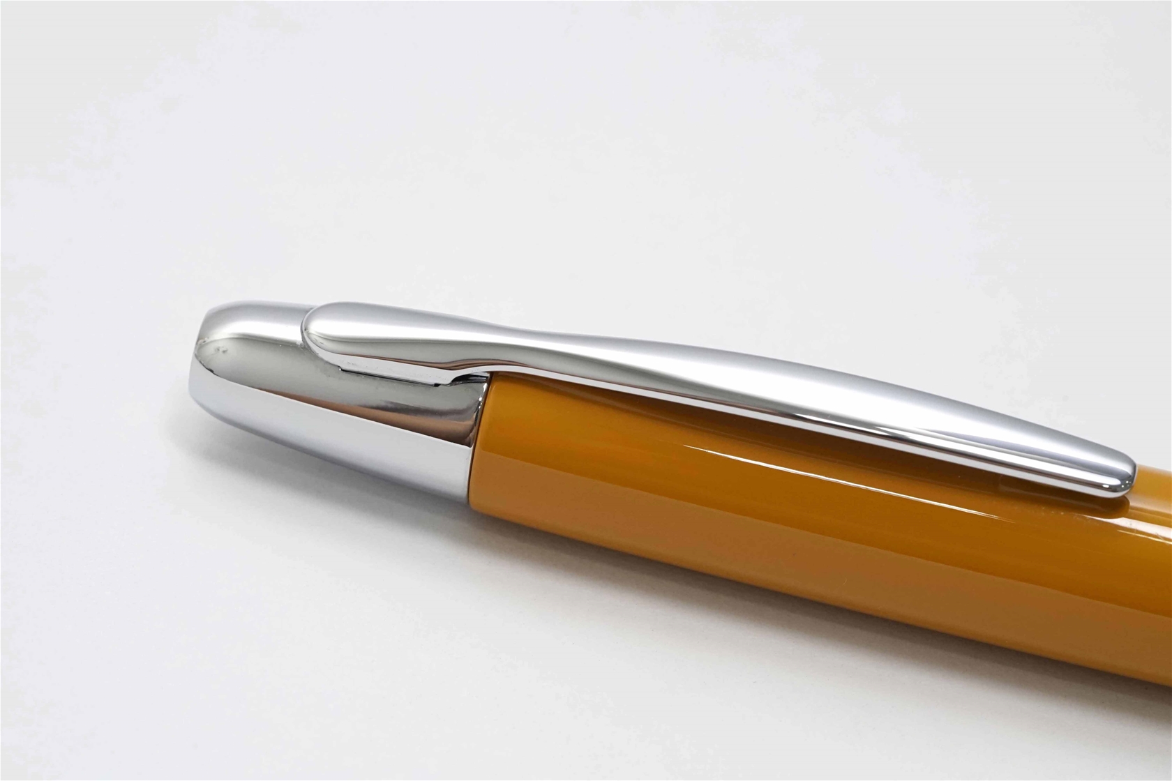 Bút máy Pilot Capless Vanishing Point Deep Yellow Steel M 