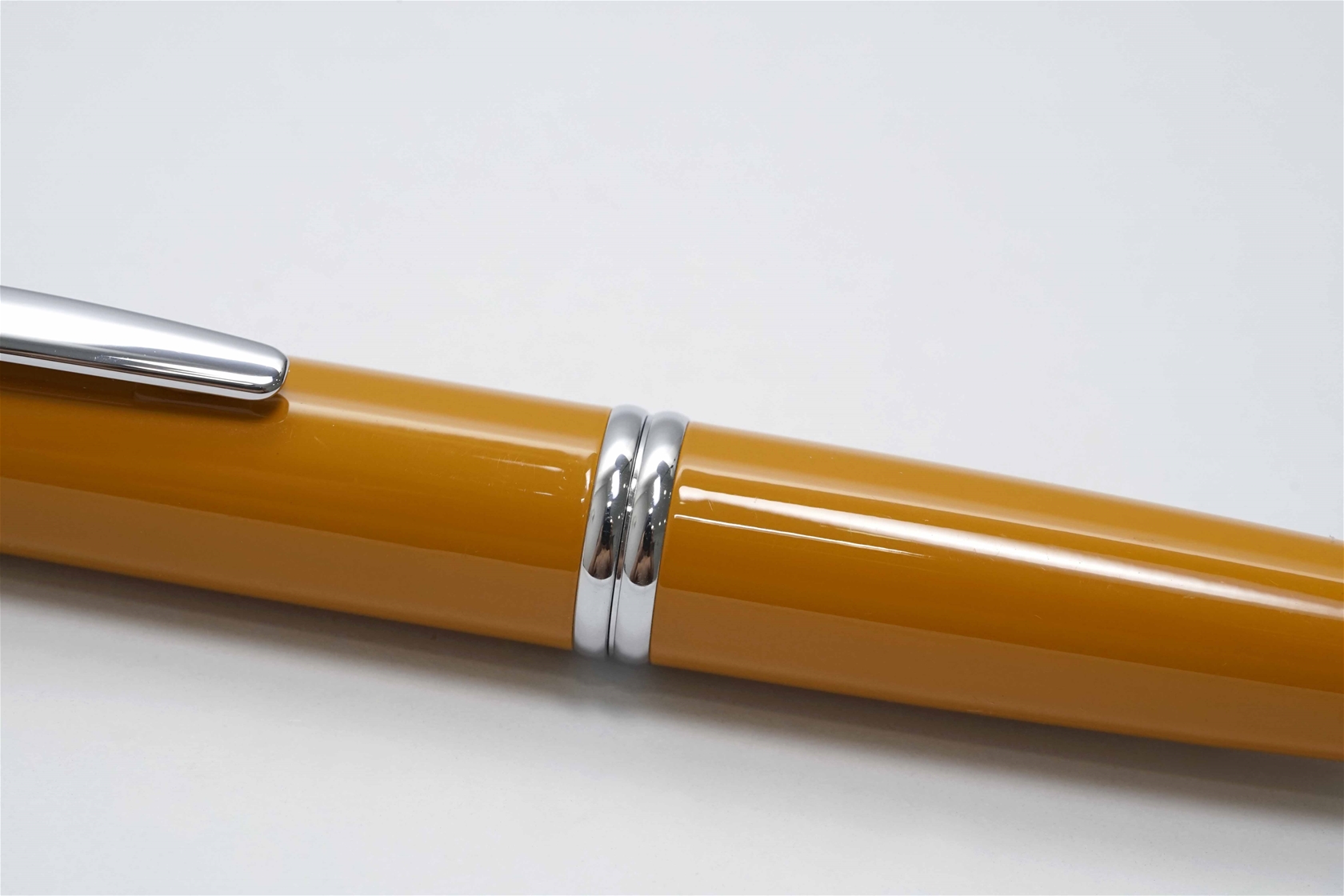 Bút máy Pilot Capless Vanishing Point Deep Yellow Steel M