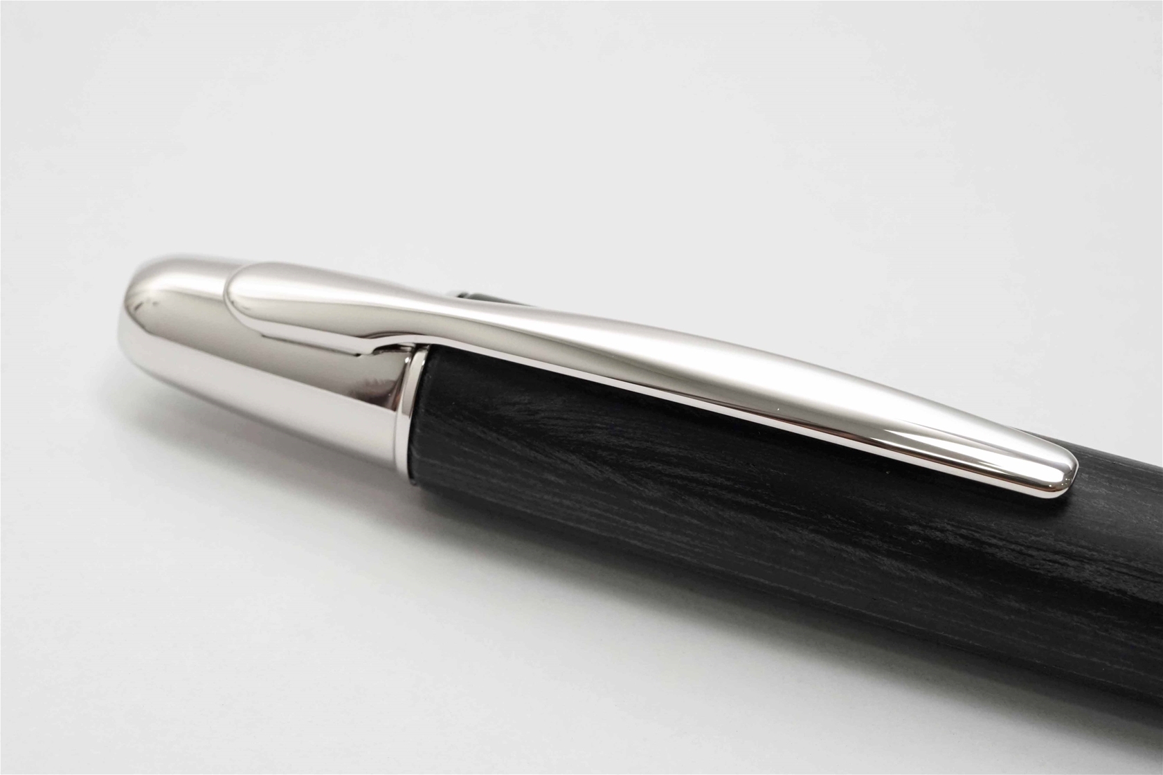 Bút máy Pilot Capless Vanishing Point Wood Black Birch 18K M