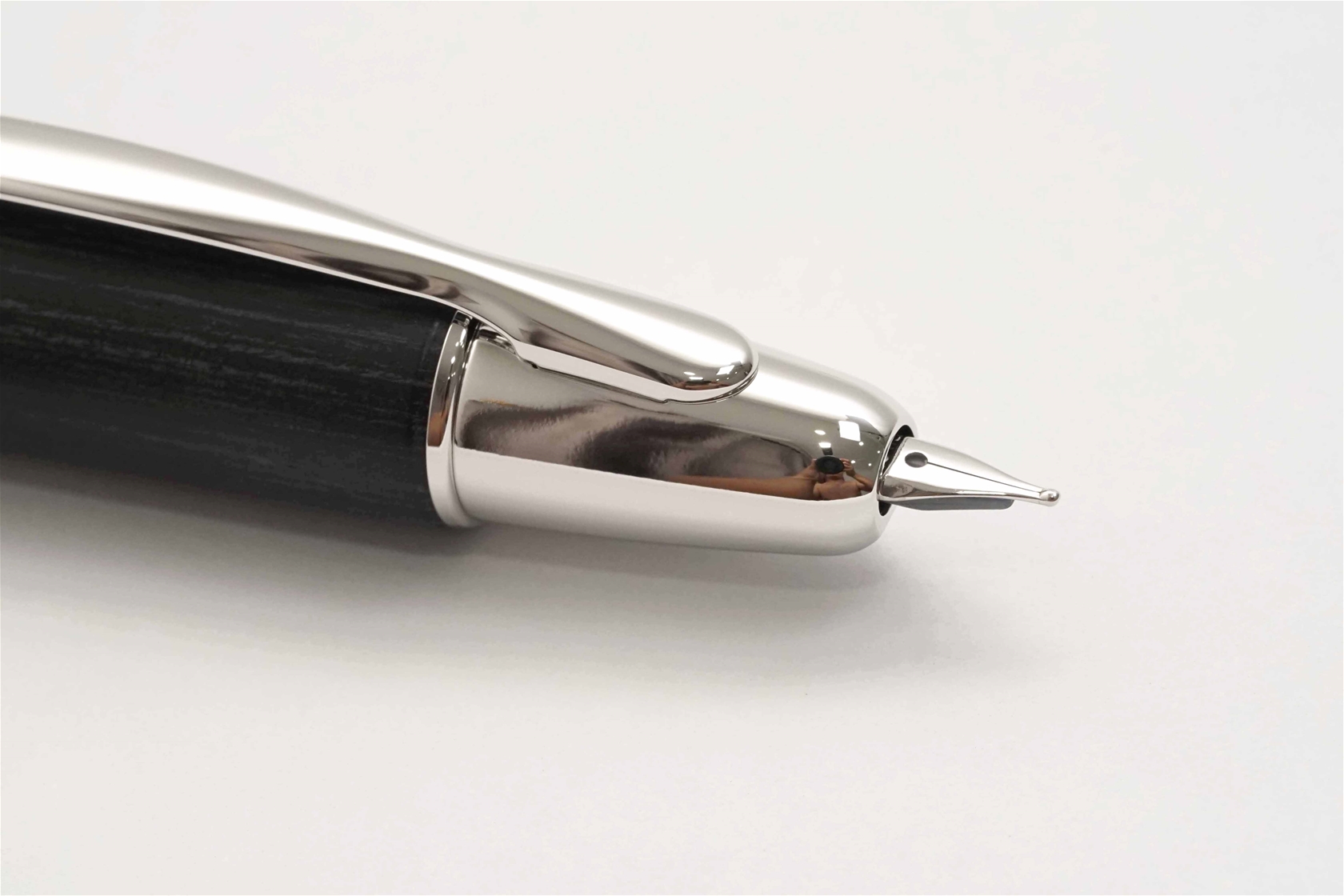 Bút máy Pilot Capless Vanishing Point Wood Black Birch 18K M