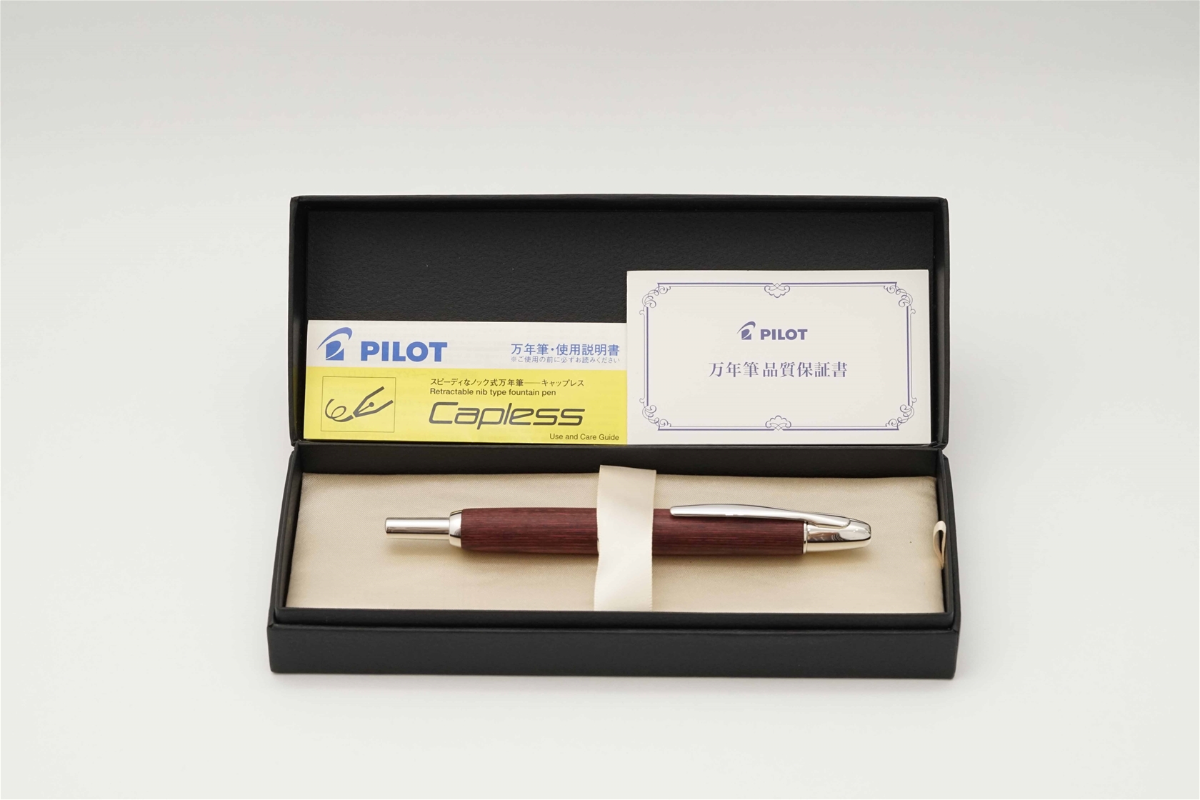 Bút máy Pilot Capless Vanishing Point Wood Red Birch 18K F